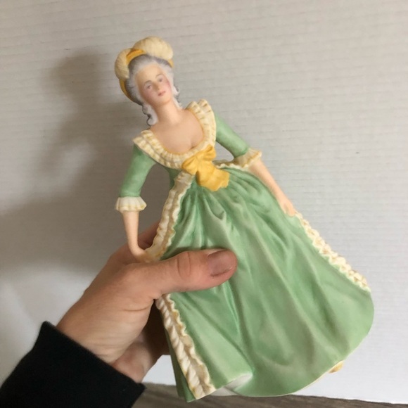 1982 Franklin Mint Marie Antoinette Figurine - Picture 9 of 10